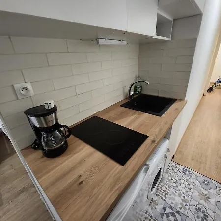 Apartment Confortable Studio, Jolie Terrasse A 350 M De Paris