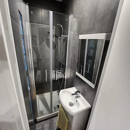 Confortable Studio, Jolie Terrasse A 350 M De Paris * Gentilly
